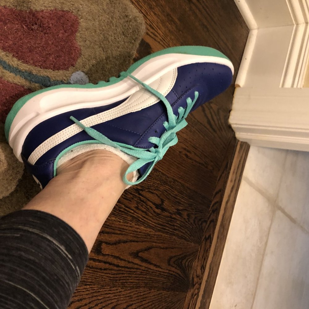 HAPPY FEET! Bright-Retro Style Trainers PURPLE PUMAs- Gently Used -Sz.40.5. - Picture 4 of 12